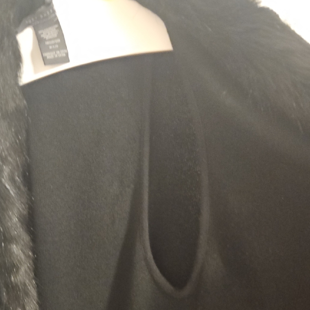 Suzy Shier Black Faux Fur Trim Cape - Picture 4 of 5